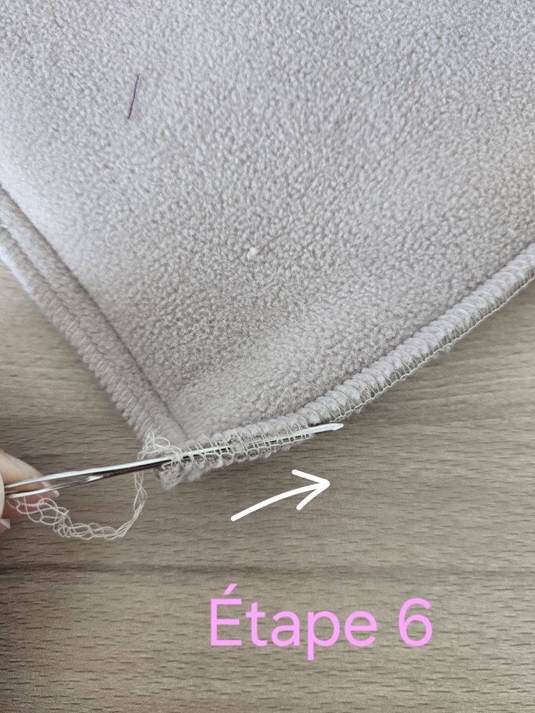 Etape 2 pour rentrer le fil après surjet