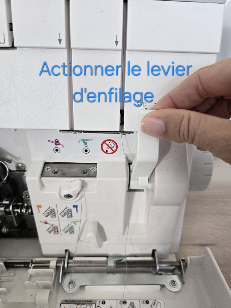 Enfiler surjeteuse Elna 864 air - étape 6