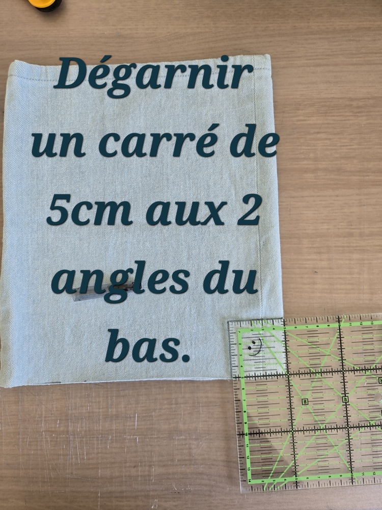 Mesurer carré 5 cm et 4 cm aux 2 ans du bas