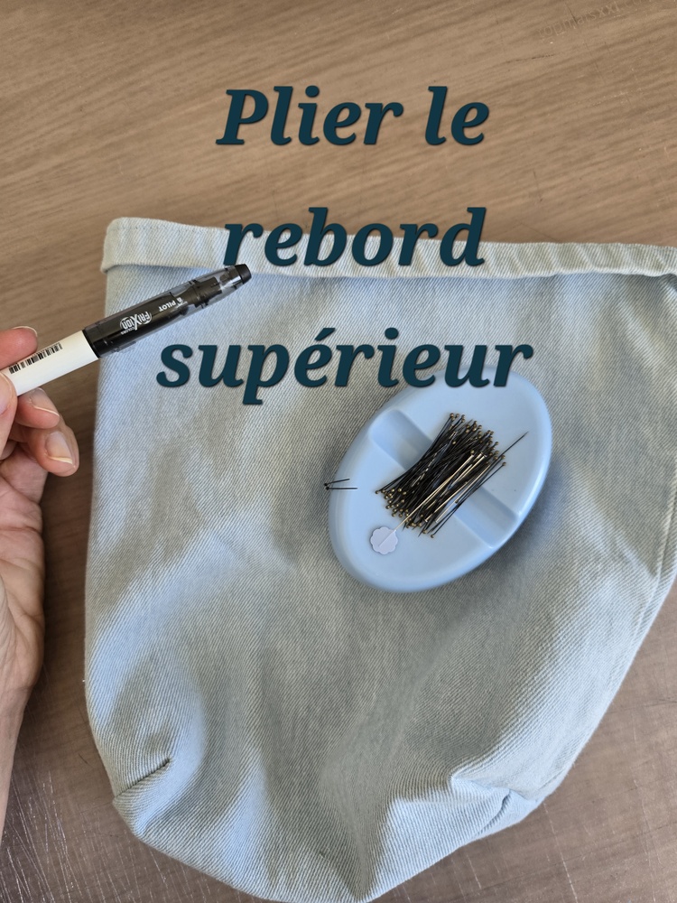 Plier le rebord supérieur du pochon